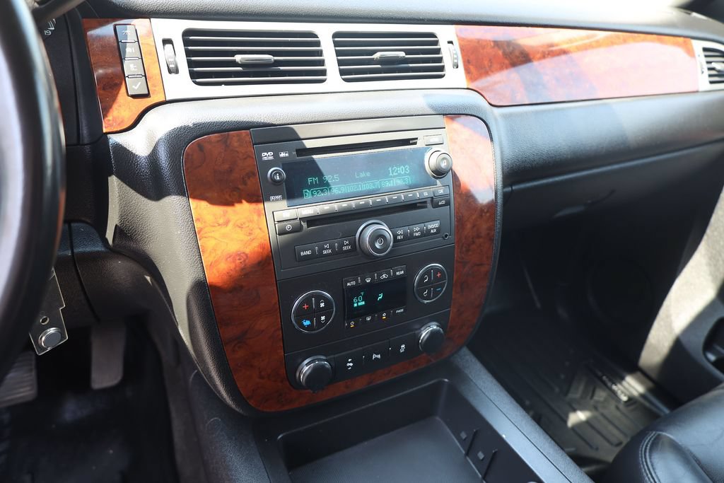 Used 2014 Chevrolet Suburban LT AWD/4WD image 15