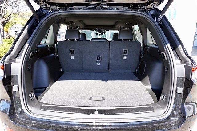 New 2026 Jeep Grand Cherokee Limited w/ Luxury Tech Group II image 16