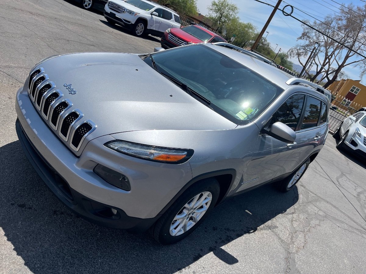 Used 2017 Jeep Cherokee Latitude FWD image 42