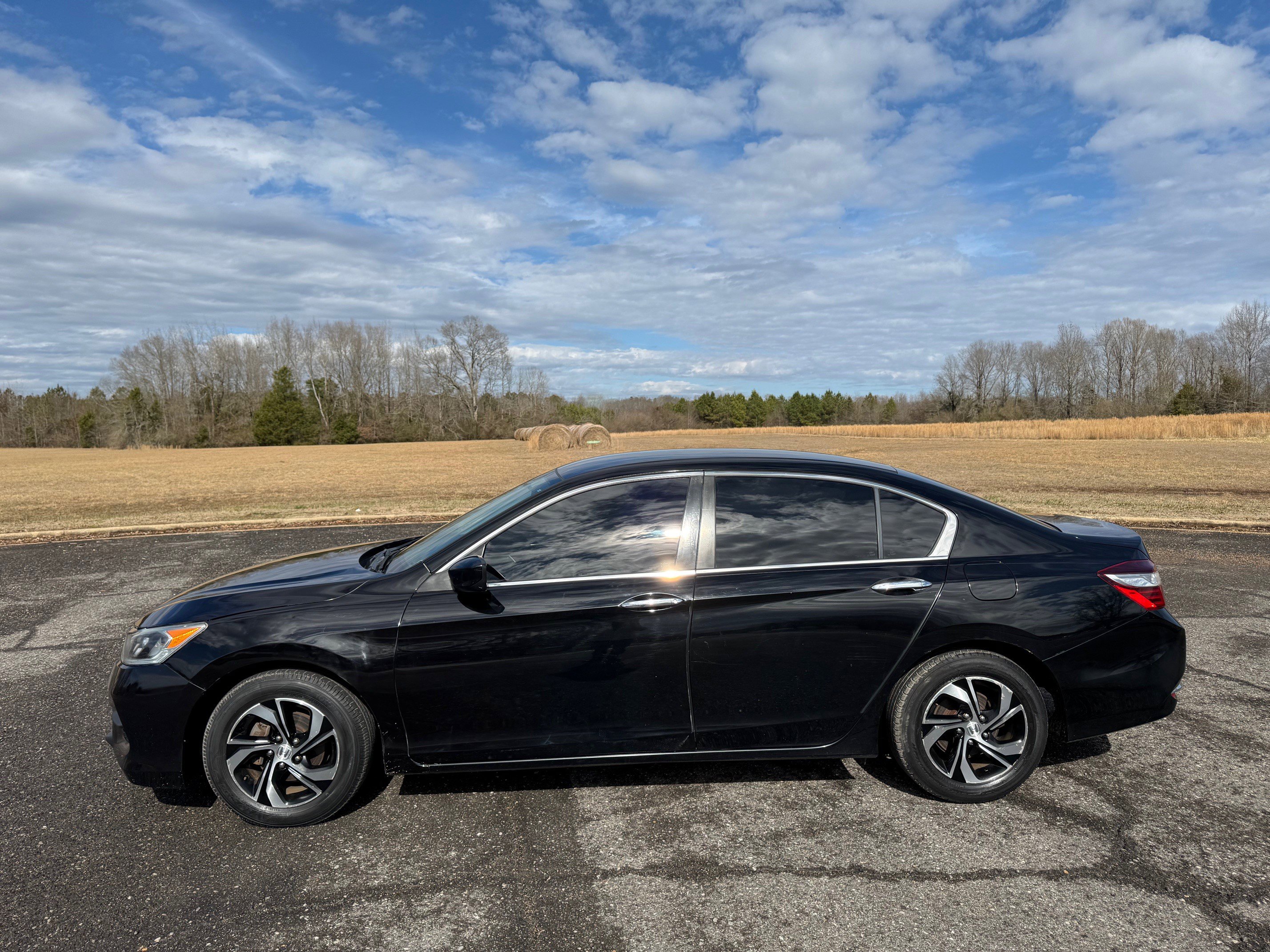 Used 2017 Honda Accord LX image 2