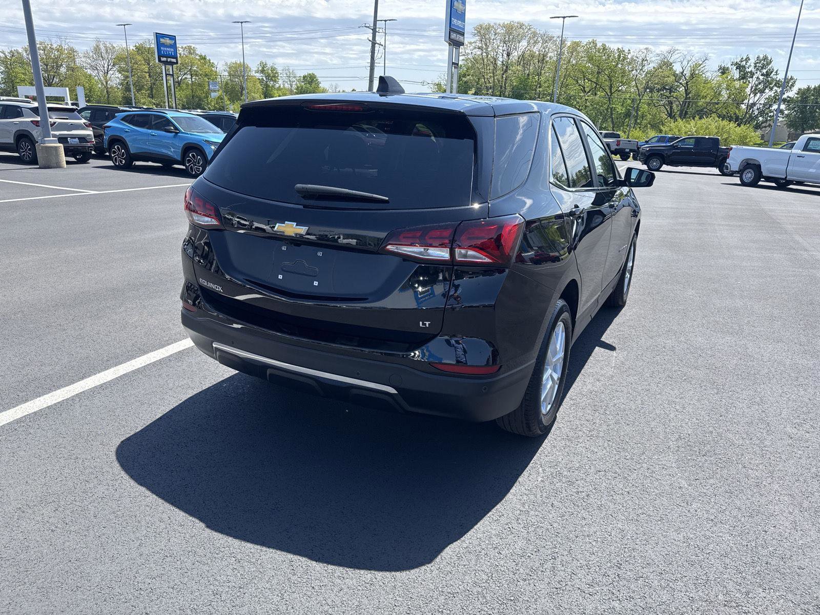 Used 2024 Chevrolet Equinox LT w/ LPO, Floor Liner Package FWD image 3