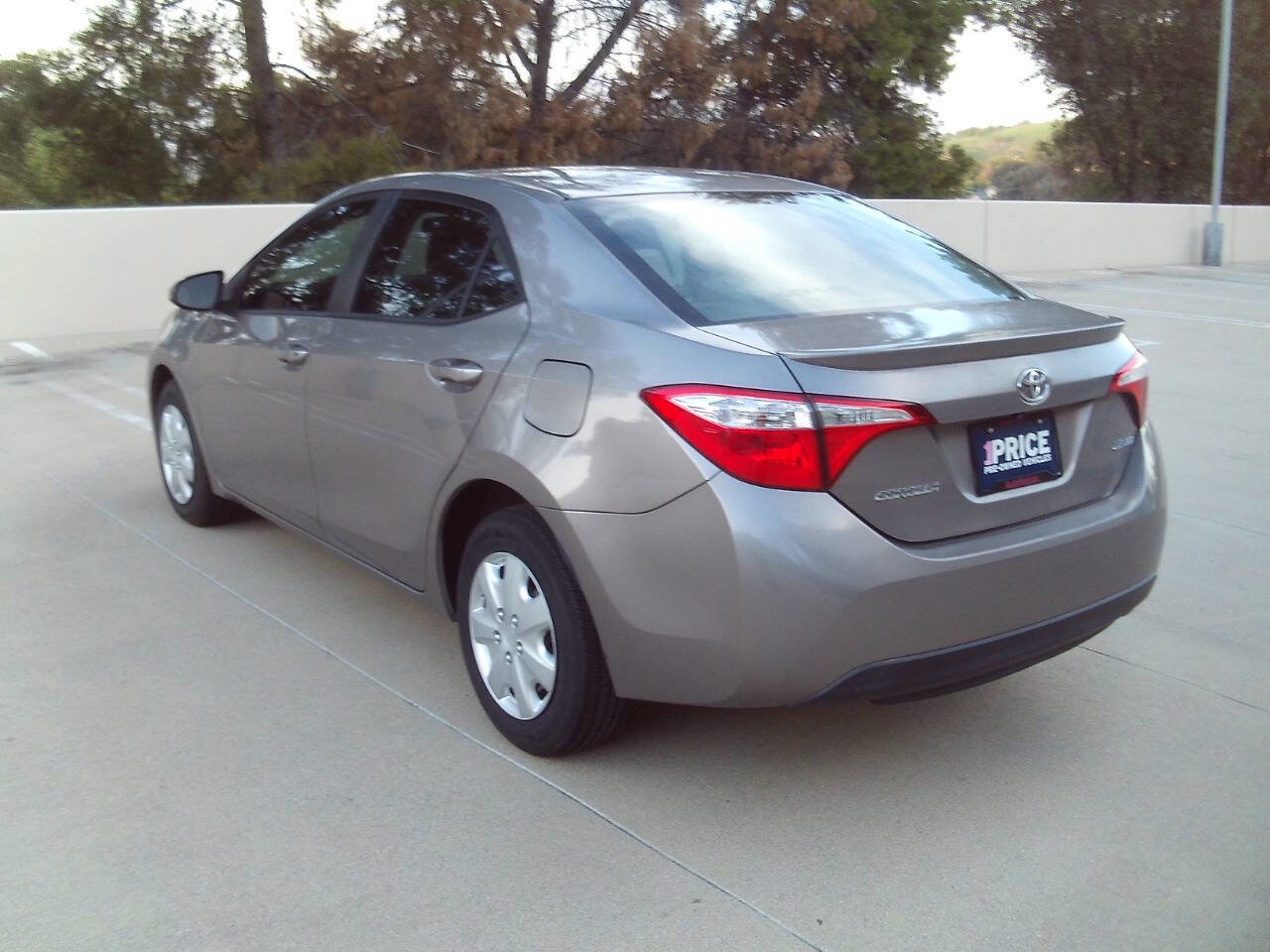 Used 2015 Toyota Corolla LE image 9