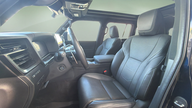 Used 2025 Lexus GX 550 w/ Accessory Package (2T) AWD/4WD image 11