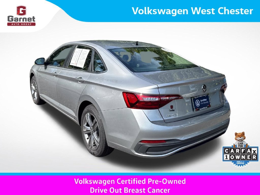 Certified 2023 Volkswagen Jetta SE FWD image 3