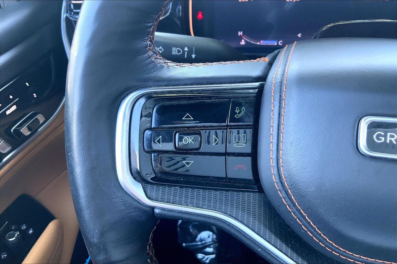 Certified 2025 Jeep Grand Wagoneer Series III w/ Rear Seat Video Group 1 AWD/4WD image 18