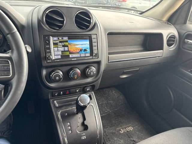 Used 2014 Jeep Patriot Latitude AWD/4WD image 26