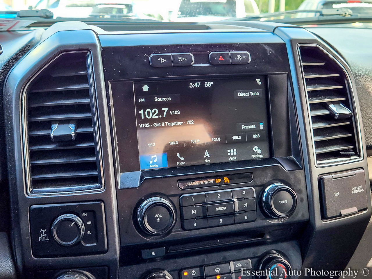 Used 2017 Ford F150 XLT w/ Equipment Group 302A Luxury AWD/4WD image 17