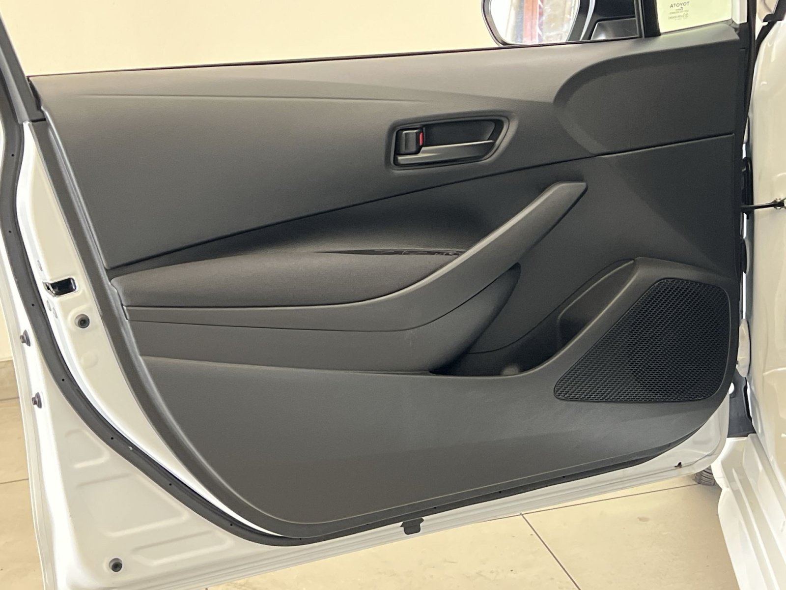 Used 2025 Toyota Corolla LE FWD image 31