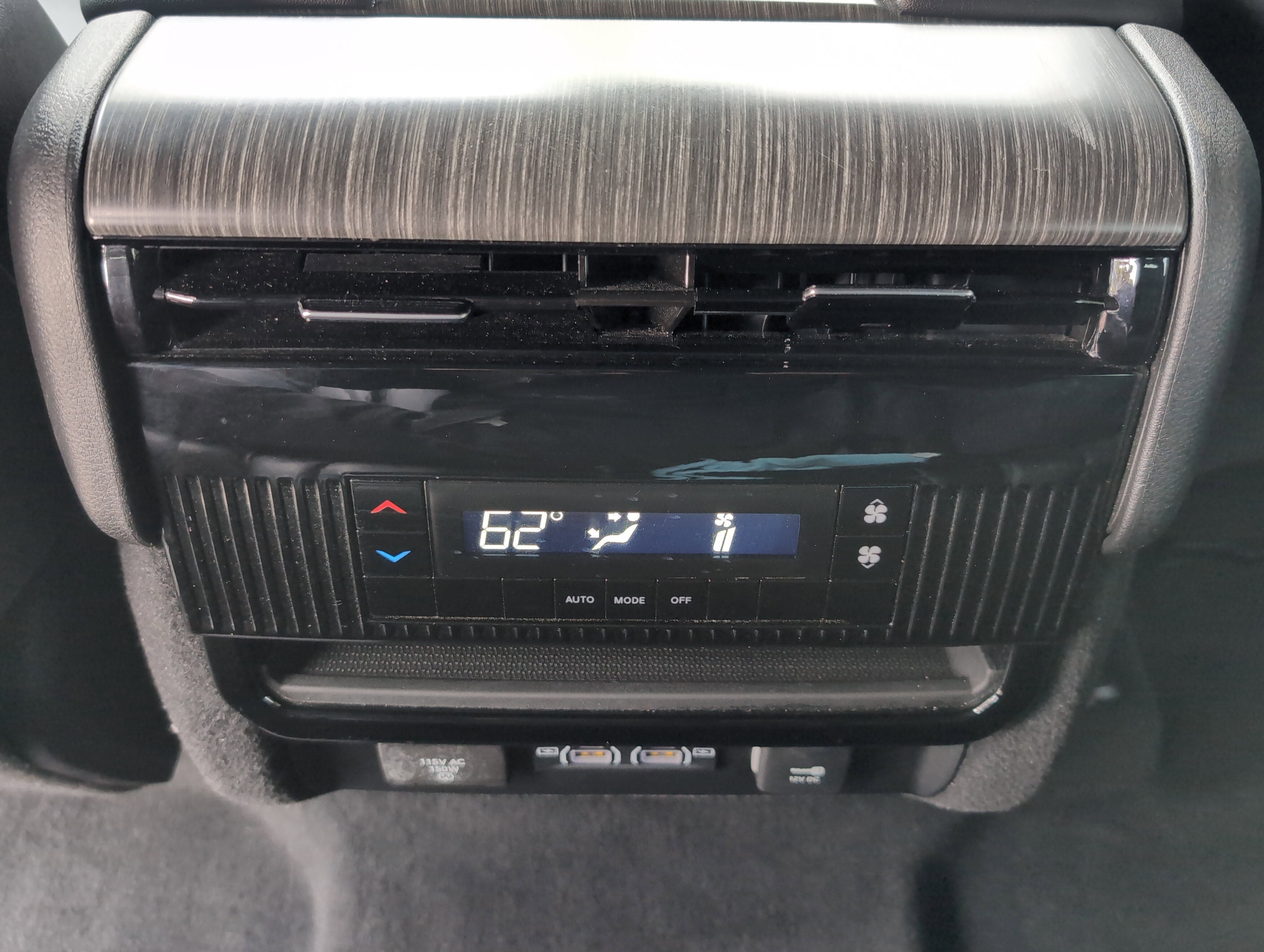 Used 2024 Jeep Wagoneer L Series II w/ Flexible Seating Group AWD/4WD image 38