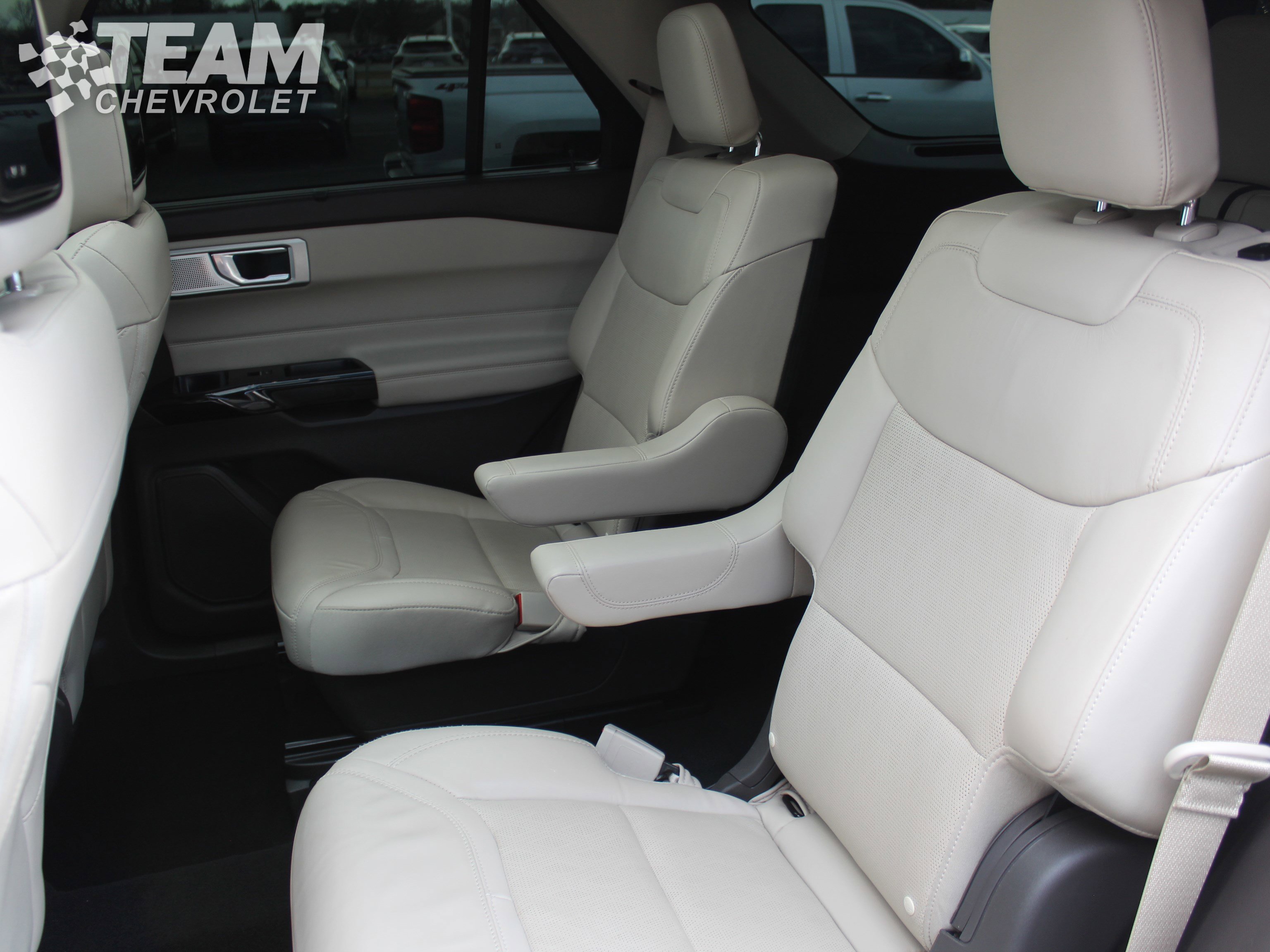 Used 2022 Ford Explorer Platinum w/ Equipment Group 601A image 23