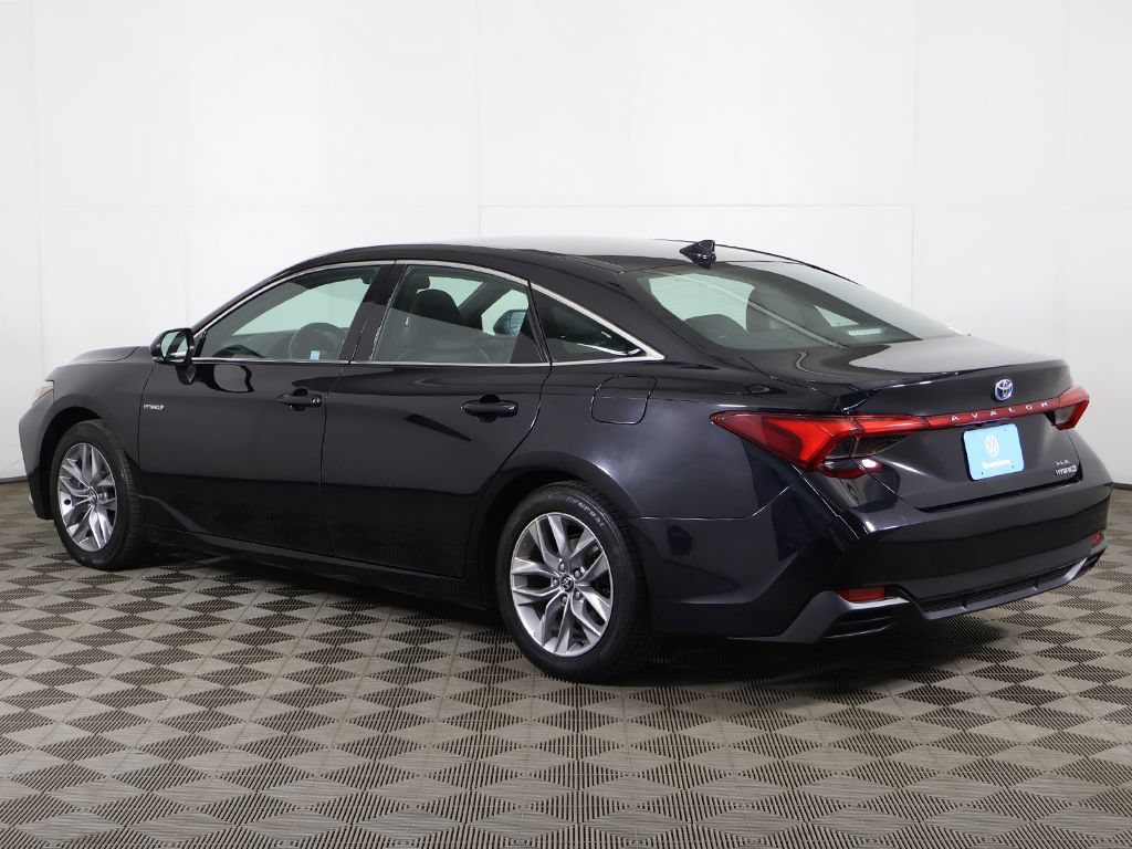 Used 2019 Toyota Avalon XLE w/ Moonroof Package FWD image 9