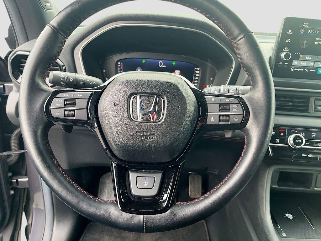 Used 2025 Honda Pilot Black Edition image 11