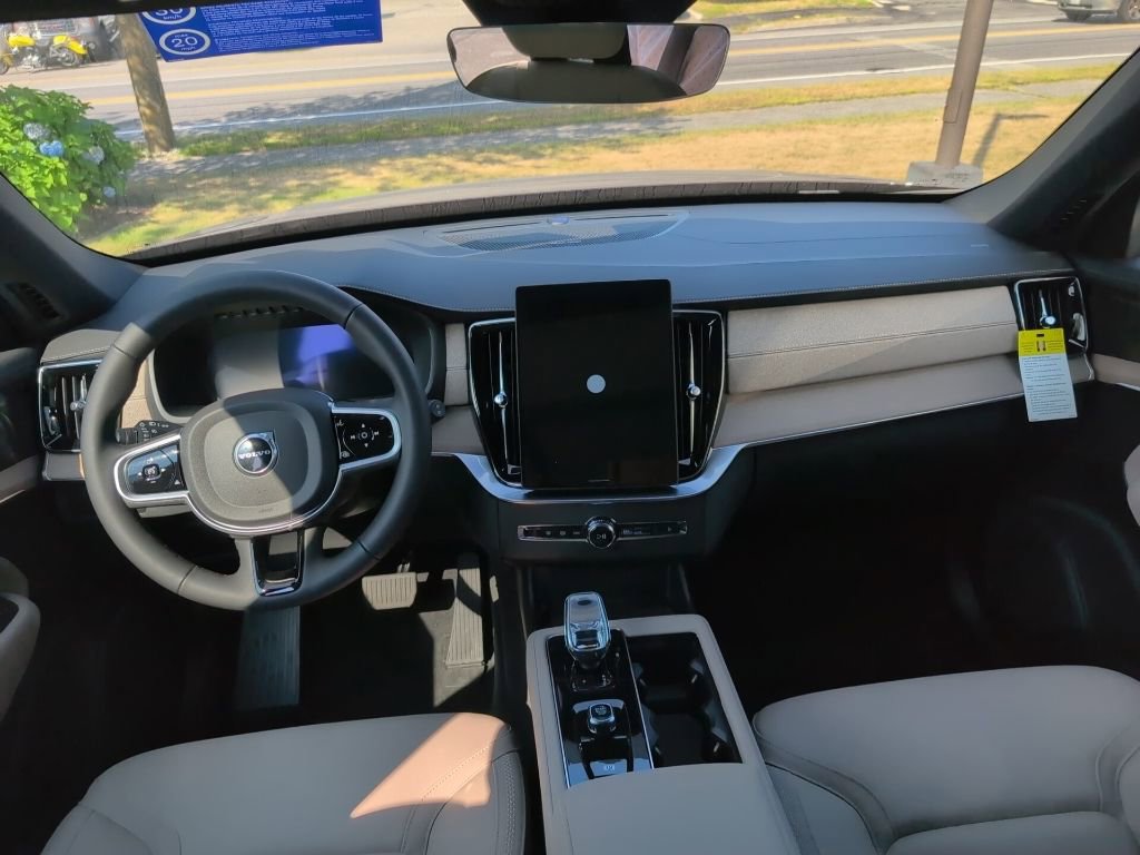 New 2026 Volvo XC90 B5 Plus w/ Protection Package Premier AWD/4WD image 10