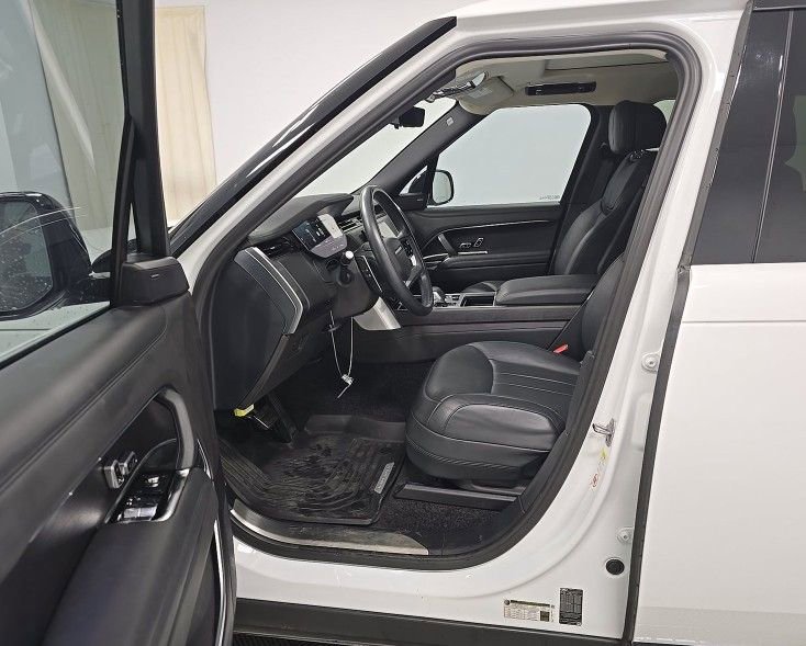 Used 2023 Land Rover Range Rover SE AWD/4WD image 5