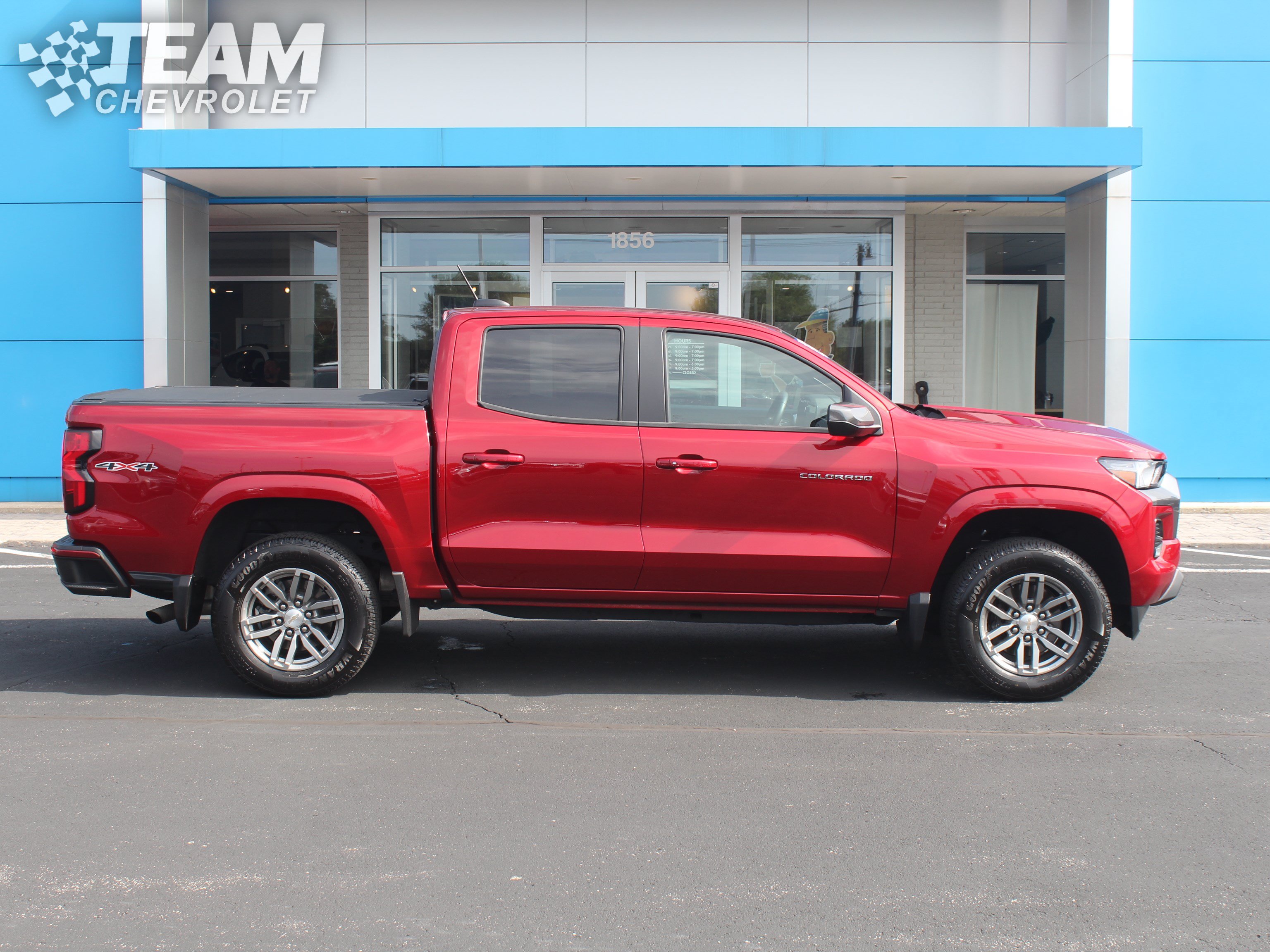 Certified 2023 Chevrolet Colorado LT w/ LT Convenience Package II AWD/4WD image 3