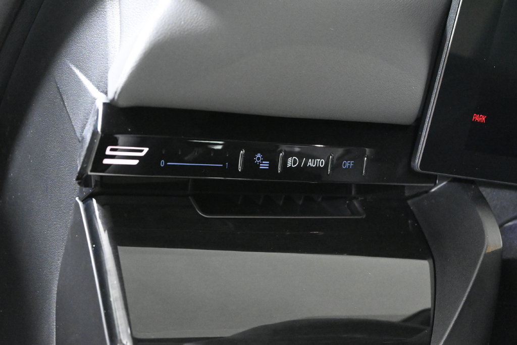 Used 2026 BMW 530i xDrive w/ M Sport Package AWD/4WD image 26