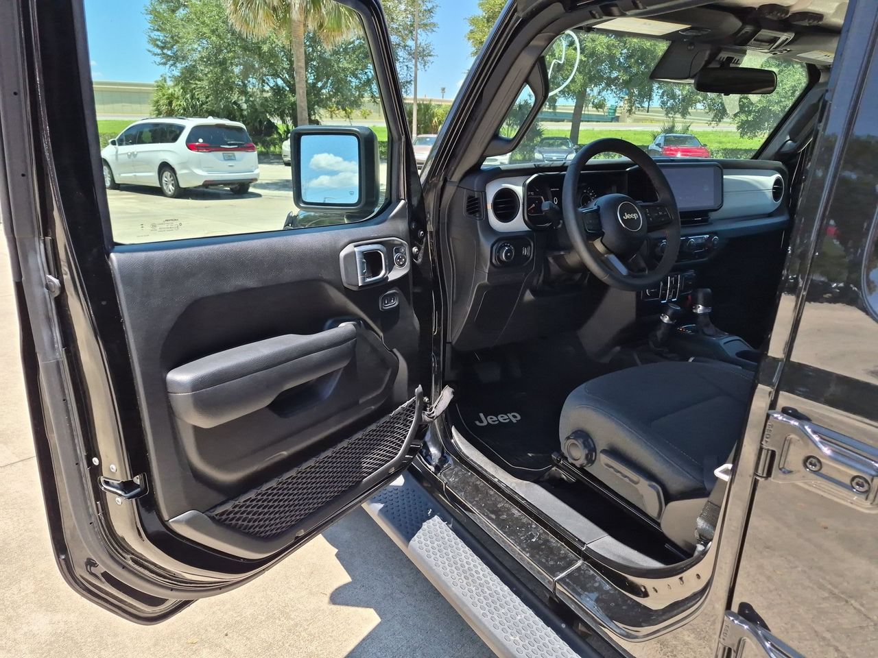 Used 2024 Jeep Wrangler Unlimited Sport AWD/4WD image 7