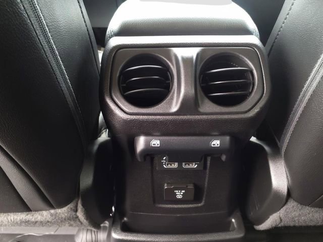Used 2020 Jeep Wrangler Unlimited Sahara image 28