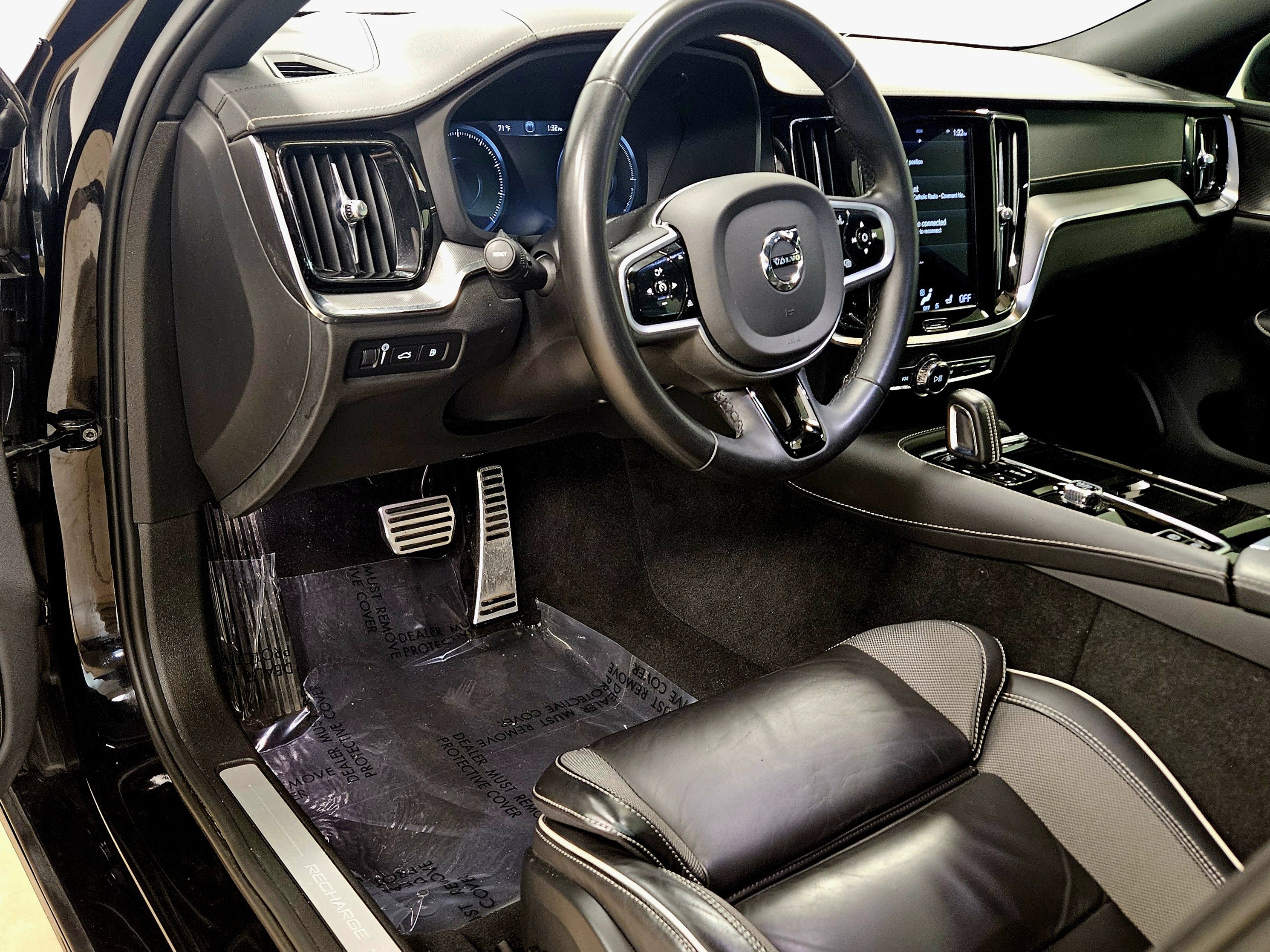 Used 2022 Volvo S60 T8 R-Design w/ Advanced Package image 42