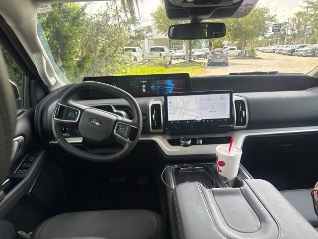 Used 2025 Ford Expedition Active RWD image 14