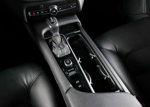 Used 2019 Volvo XC90 T5 Momentum w/ Multimedia Package image 15