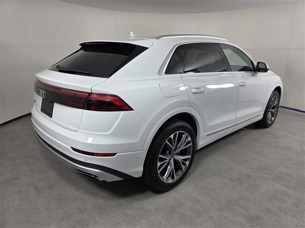 Used 2025 Audi Q8 Premium w/ Convenience Package image 4