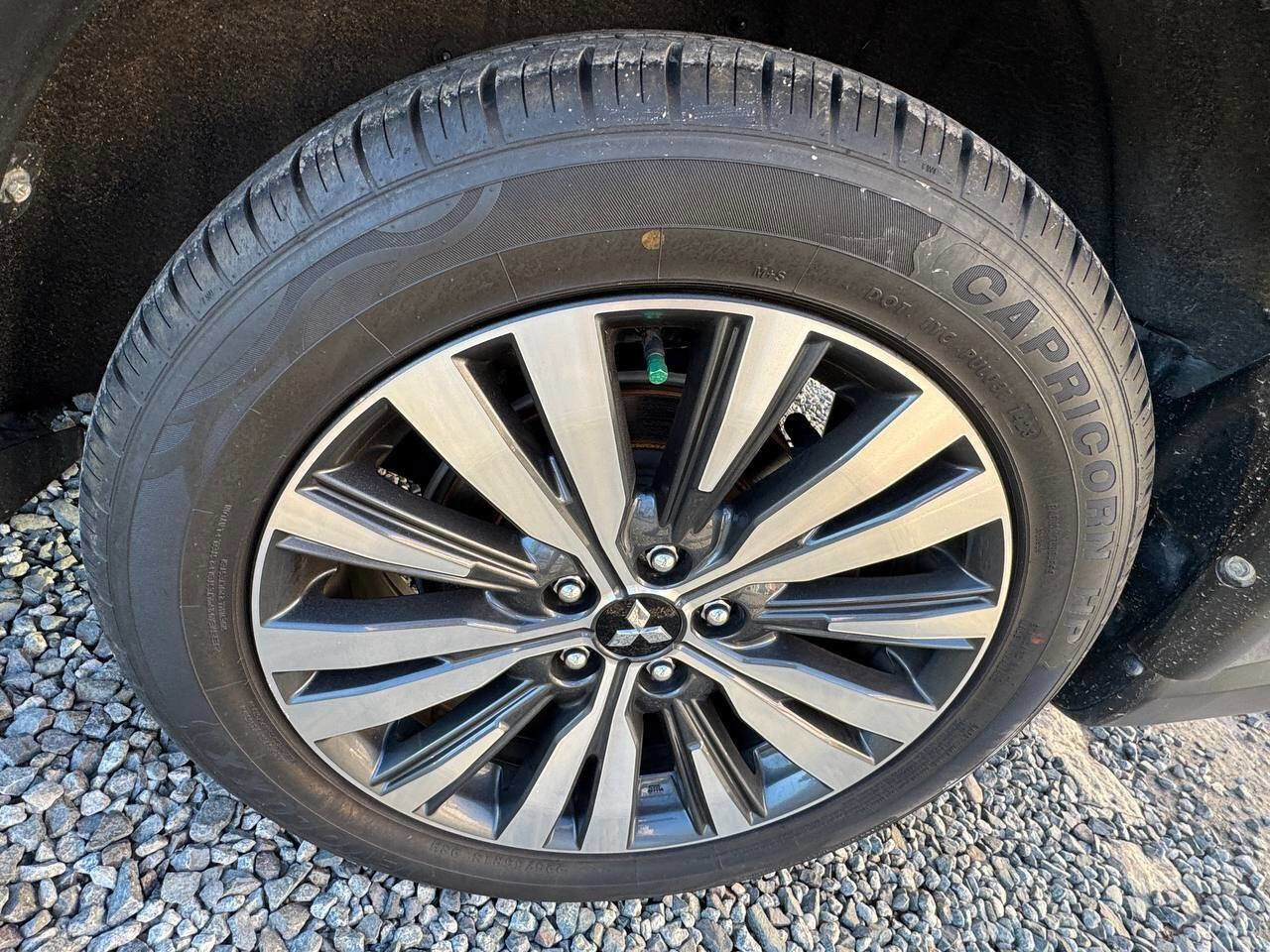 Used 2020 Mitsubishi Outlander ES image 27