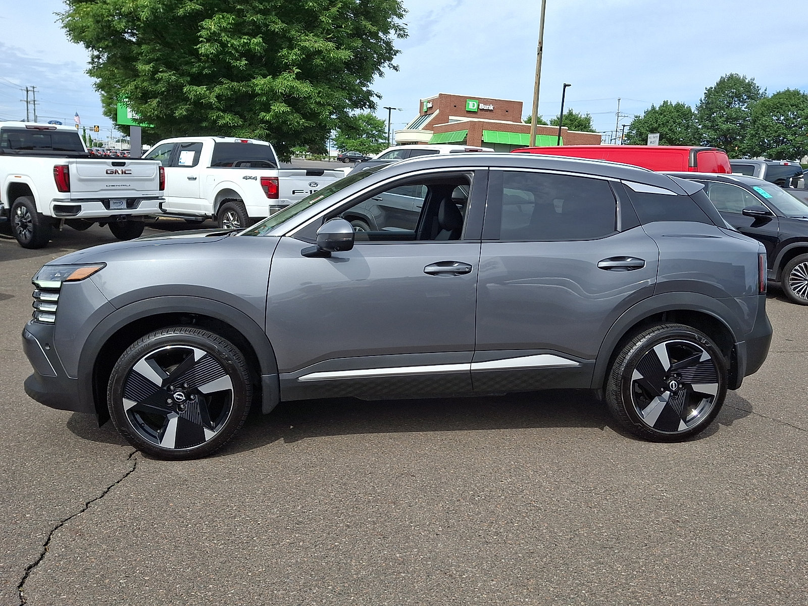 Used 2025 Nissan Kicks SR AWD/4WD image 7
