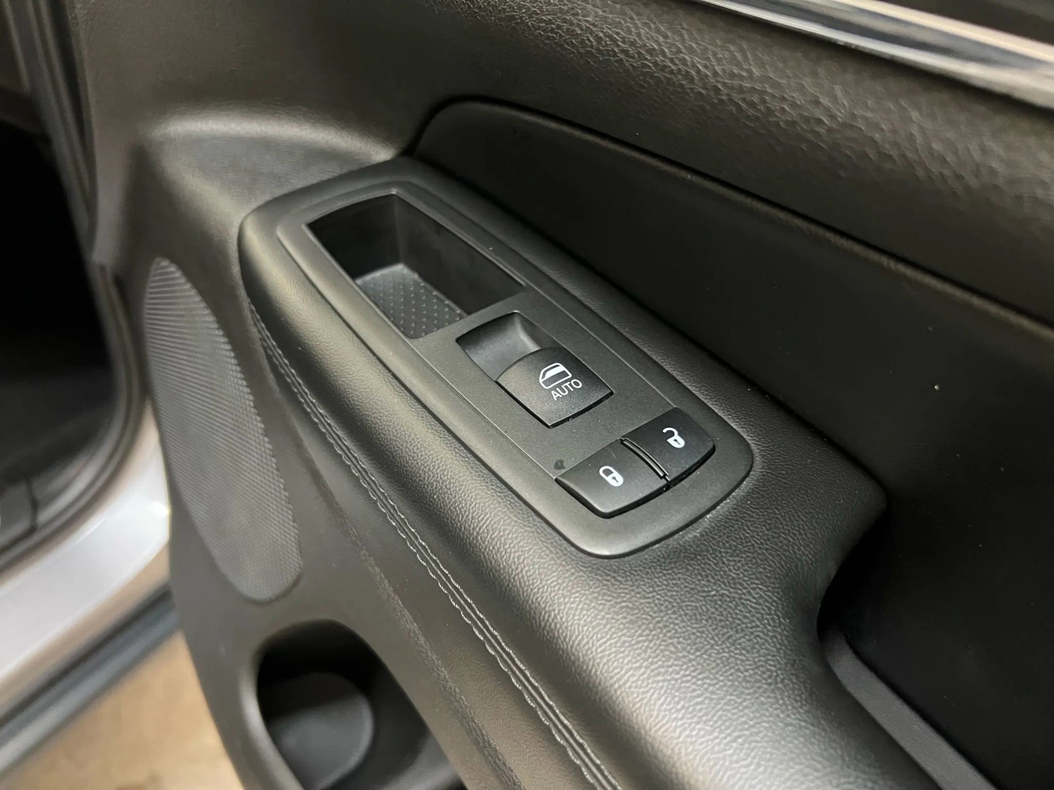 Used 2019 Jeep Grand Cherokee Limited image 28