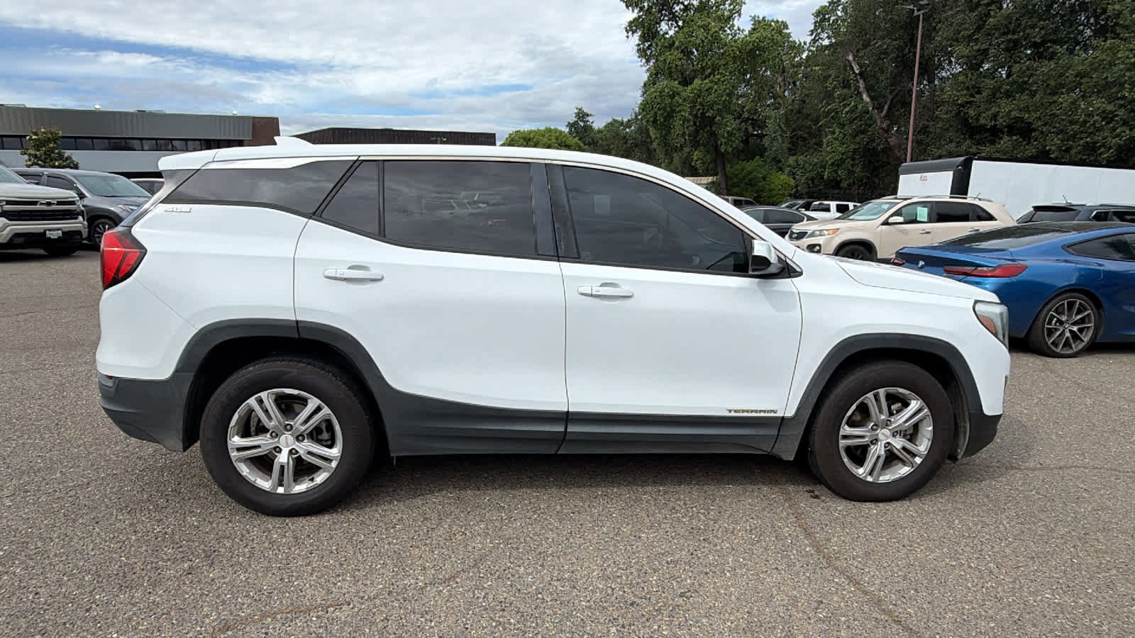 Used 2018 GMC Terrain SLE FWD image 4