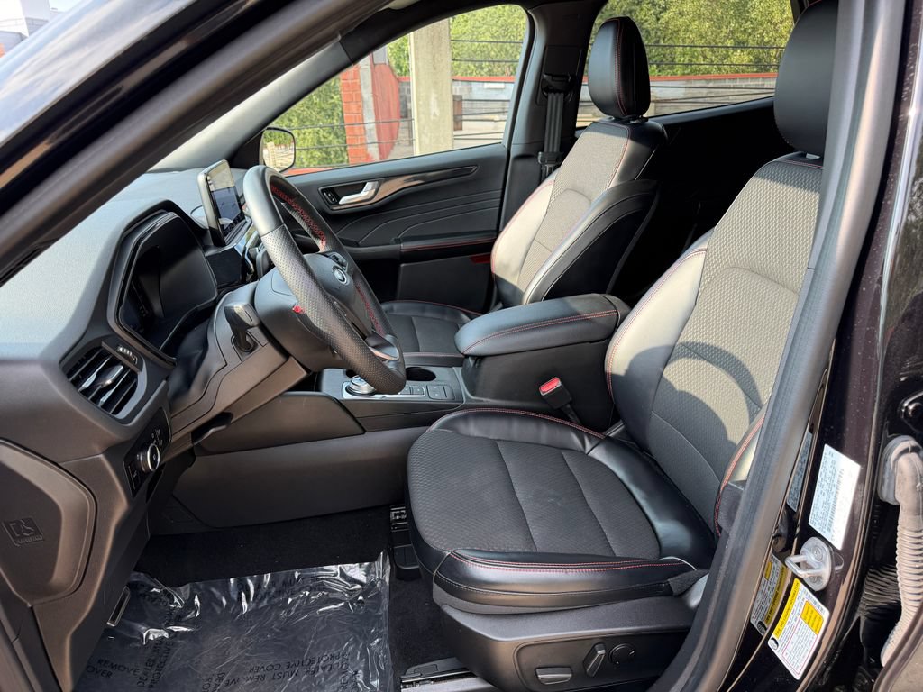 Used 2023 Ford Escape ST-Line Select AWD/4WD image 11