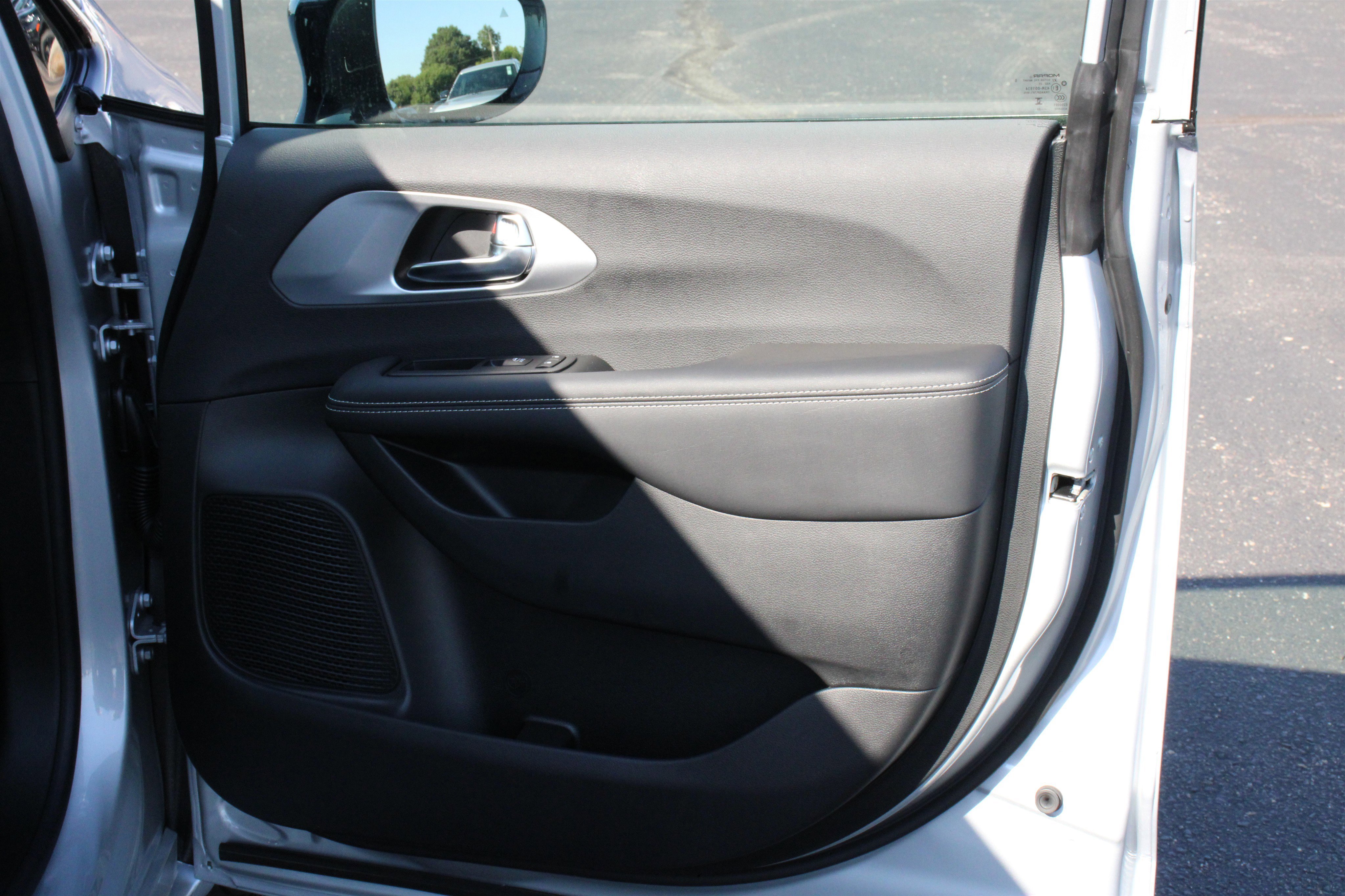 New 2026 Chrysler Pacifica Limited w/ S Appearance Package image 33