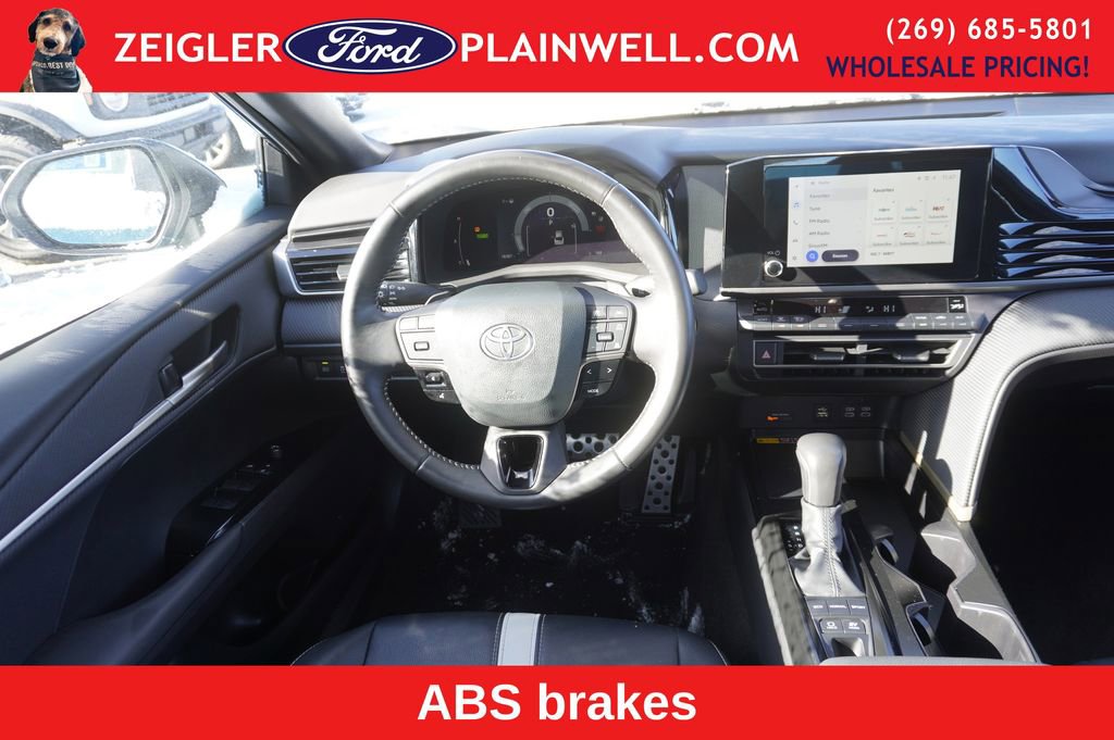 Used 2025 Toyota Camry SE image 8