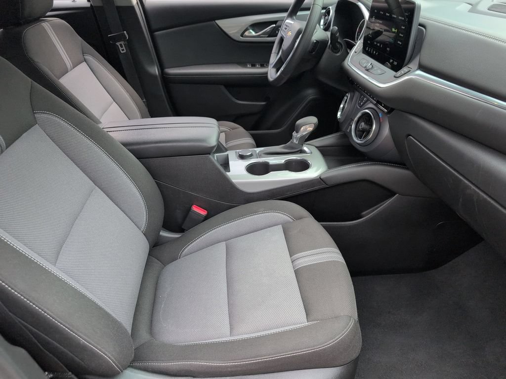 Used 2025 Chevrolet Blazer LT FWD image 30