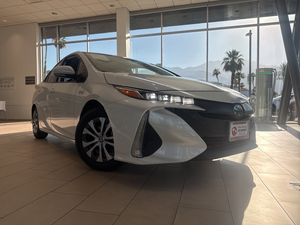 Used 2022 Toyota Prius Prime XLE image 2