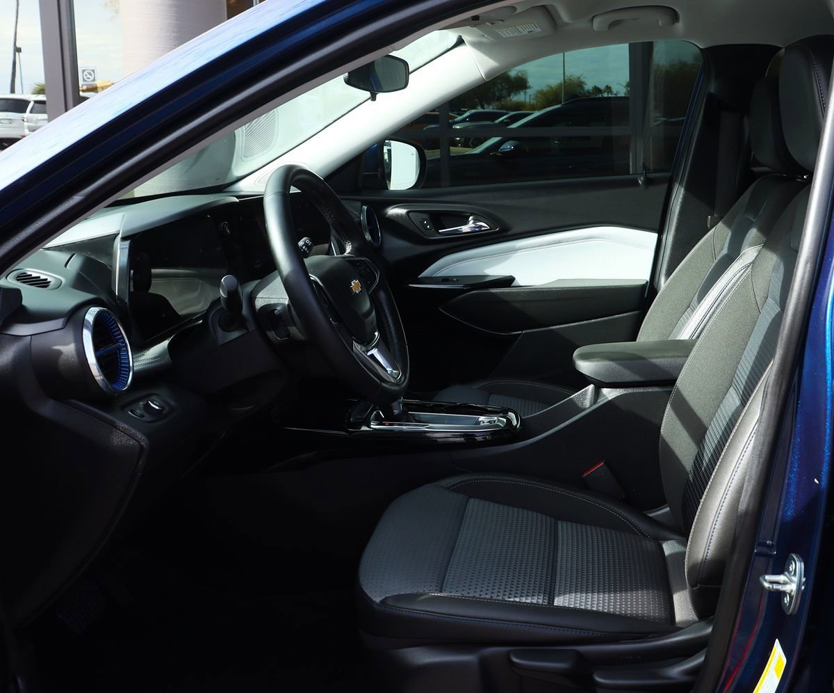 Used 2024 Chevrolet Trax LT w/ Driver Confidence Package FWD image 37