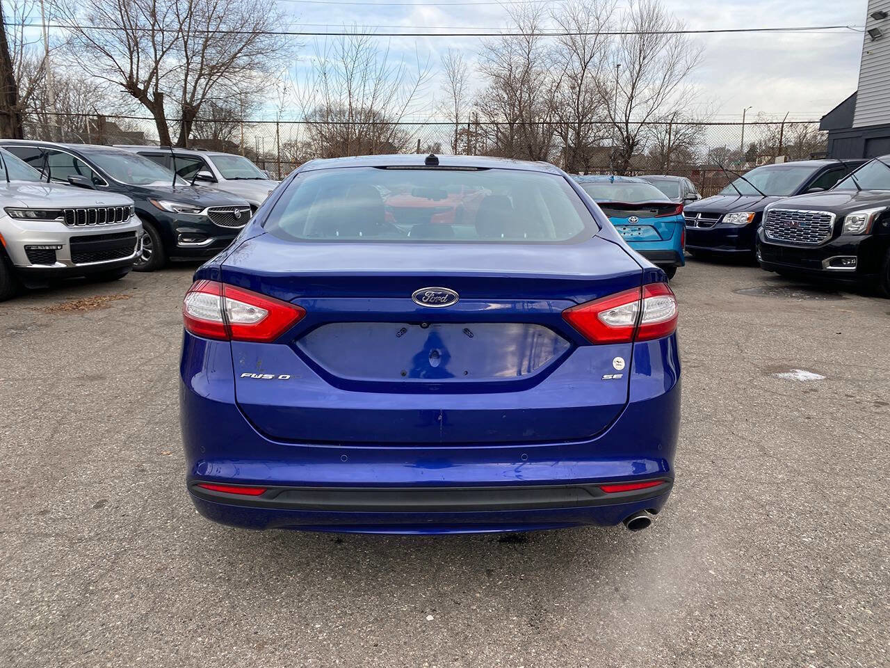 Used 2016 Ford Fusion SE FWD image 11