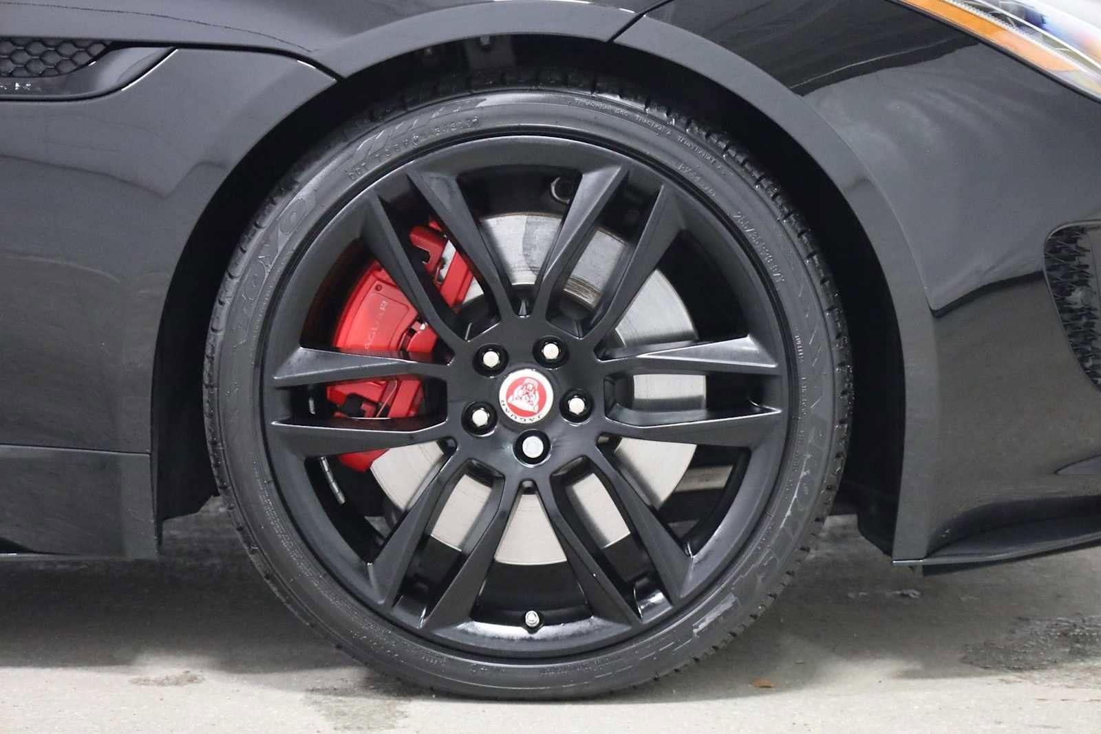 Used 2017 Jaguar F-TYPE R image 12