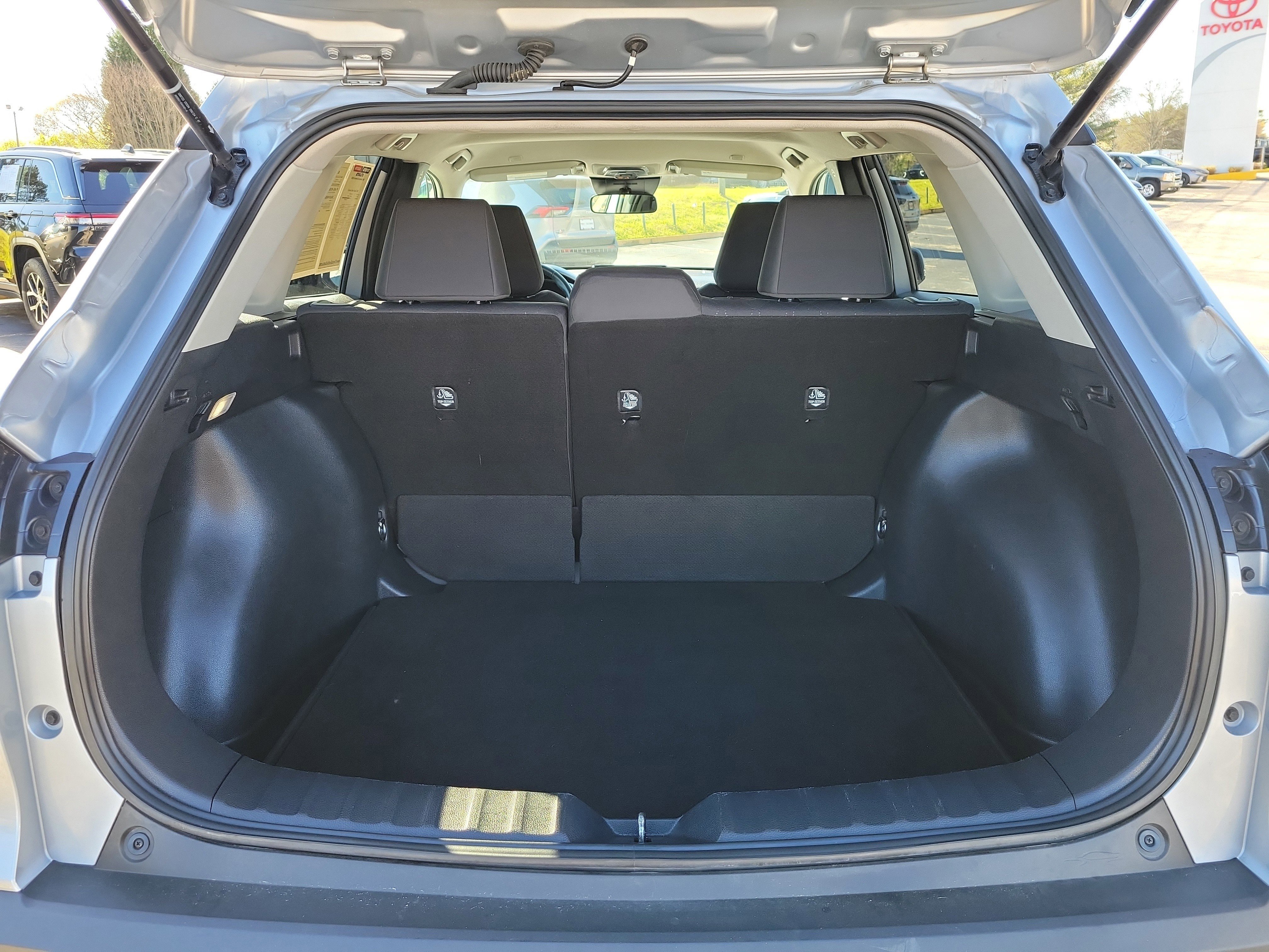 Used 2024 Toyota Corolla Cross LE image 9