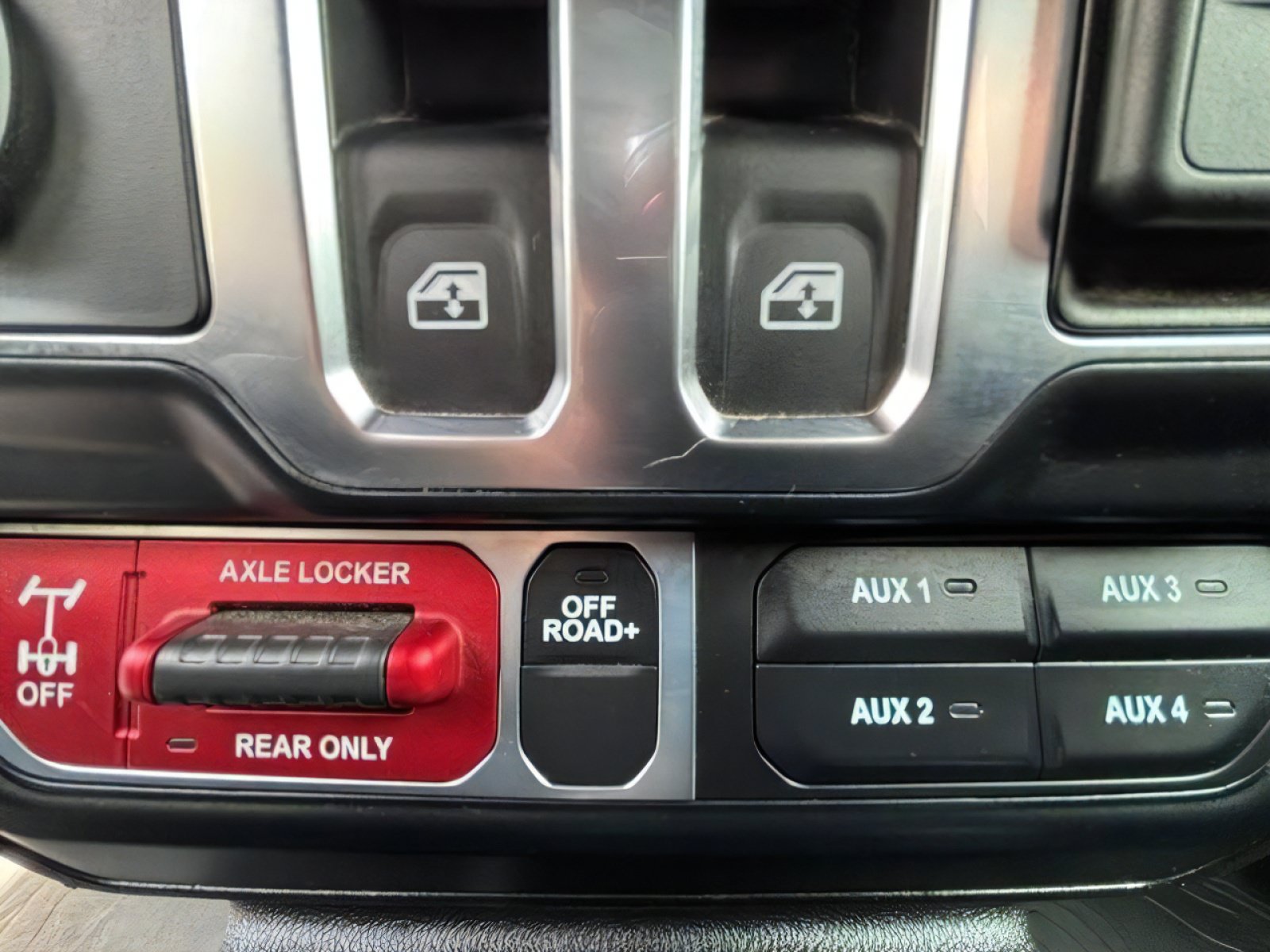 Used 2024 Jeep Wrangler Sport AWD/4WD image 16