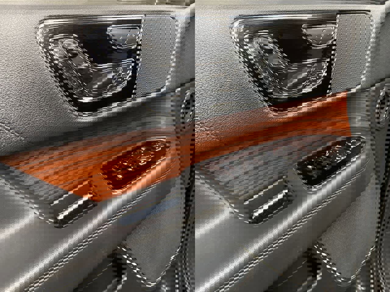 Used 2023 Lincoln Navigator L Reserve image 13