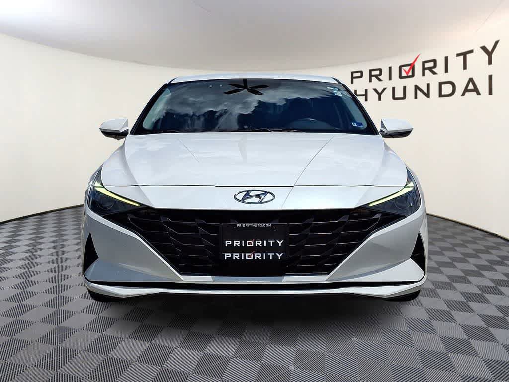 Used 2022 Hyundai Elantra SEL w/ Convenience Package FWD image 2