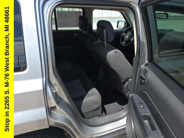 Used 2014 Jeep Patriot Latitude AWD/4WD image 32