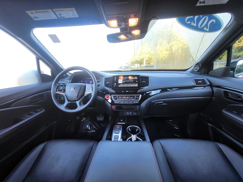 Certified 2025 Honda Passport Black Edition image 16