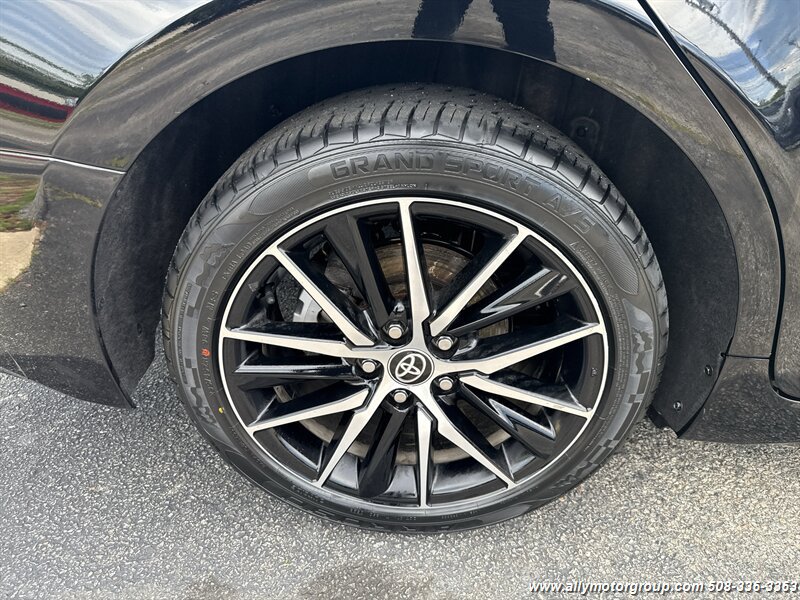 Used 2024 Toyota Camry SE w/ Cold Weather Package FWD image 11