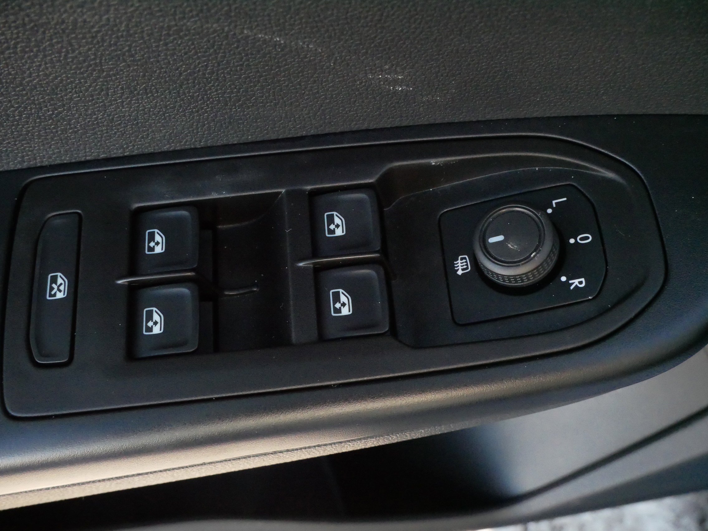 Certified 2024 Volkswagen Taos SE image 19