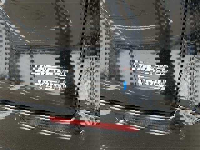 Used 2024 Toyota Sienna Limited image 8