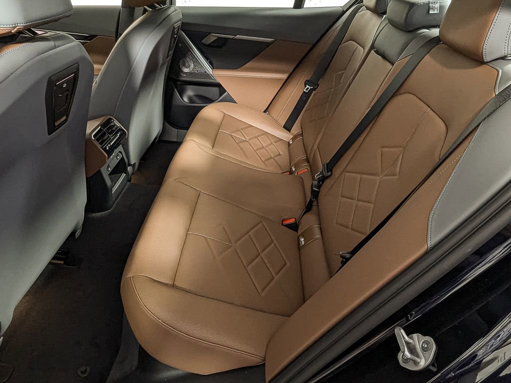 New 2026 BMW 550e xDrive image 29