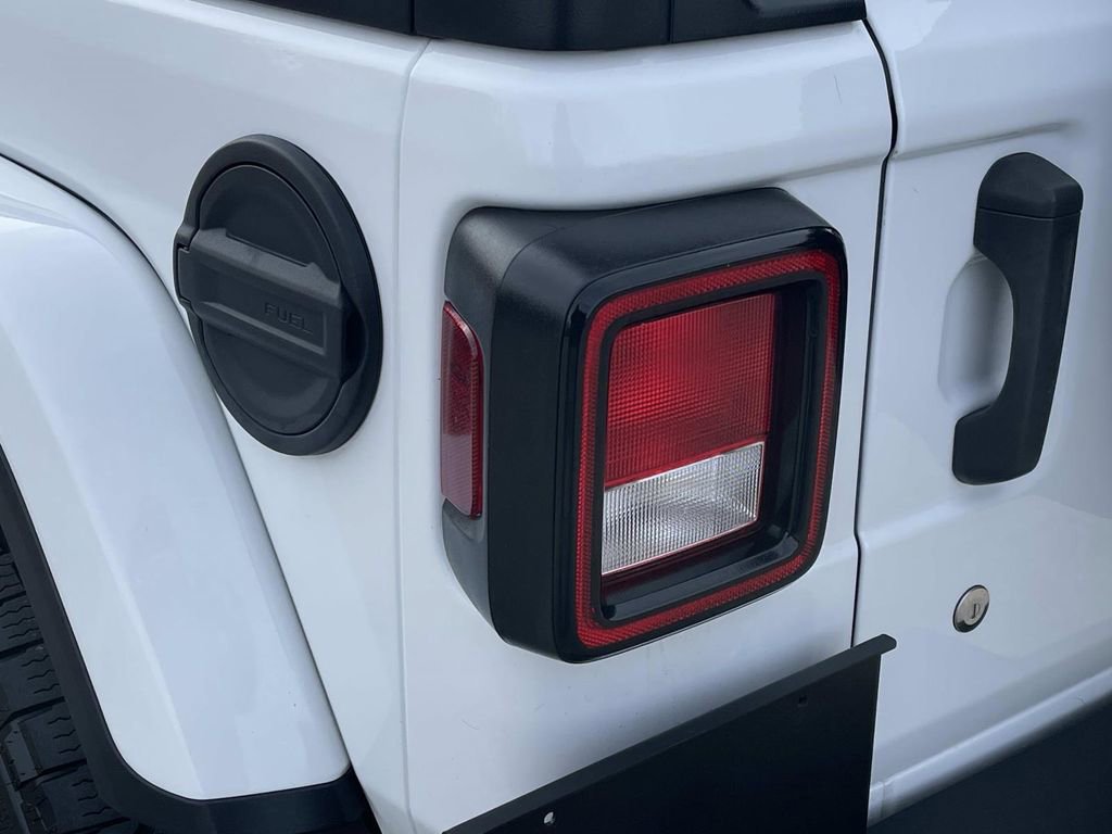 Used 2019 Jeep Wrangler Unlimited Sahara image 11