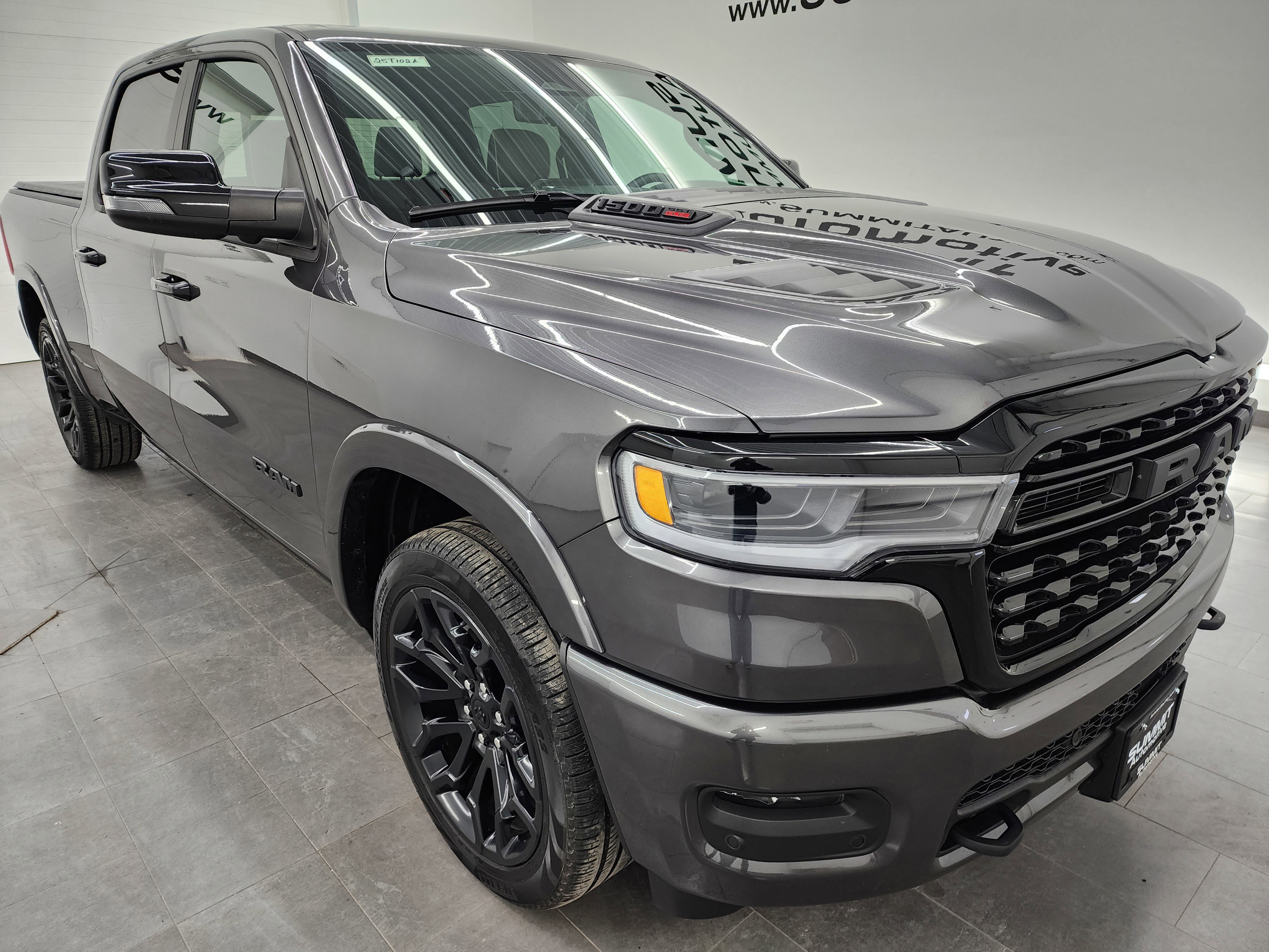 Used 2025 RAM 1500 Limited AWD/4WD image 2
